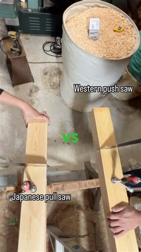 【Japanese carpenter at work】Western push saw vs Japanese pull saw