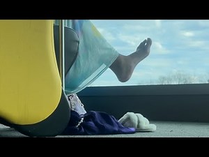 Candid Shoeplay (and drop)