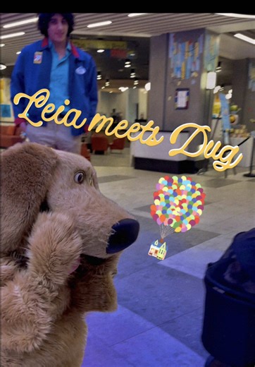 Dug meets Leia! 🐾 #dug #pixarplace #up #disneylandresort #dugpixar @Pixar @Disney Parks @Disney Studios @Disney