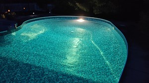 Transform your nights into something magical with this beautiful Madison & Luxe vinyl liner. The exquisite gold PearlEssence finish is the definition of nighttime elegance, combined with vibrant lighting for a look that's both modern and inviting. Whether it's a quiet evening with family or entertaining guests under the stars, this liner makes the evening sparkle. Install courtesy of MTZ. #looploc #vinylliner #madisonandluxe | LOOP LOC SWIMMING POOL PRODUCTS