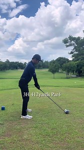 こういうパーが取れると嬉しい 3H 412yards par4 ⛳️ Greenwood Golf Club 📍エリア・チョンブリー バンコクから車で約1時間半、シラチャから約40分の場所にある27ホールのゴルフ場。全英オープン5勝のピーター・トムソン設計で、リンクススタイルの戦略性が魅力です。 フェアウェイは比較的広めですが、アンジュレーションやマウンド、深いラフ、バンカーが効いており、ティーショットだけでなくセカンドショットの精度も求められます。 2026年に新しいクラブハウスが完成し、練習施設も充実。240ヤードのドライビングレンジに加え、アプローチ練習場・バンカー練習場・3つのパッティンググリーンがあり、ラウンド前後もしっかり練習できます。 🏌️‍♂️練習施設 ・ドライビングレンジ（240ヤード） ・アプローチ練習場 ・バンカー練習場 ・パッティンググリーン × 3 📄予約サイトはGo Golfさんを使用しました！ LINEで予約できて日本語対応なので、タイでのゴルフ予約がとても簡単です。 タイでゴルフしたい方は是非🇹🇭 @ryokaswing_thailand ・ー