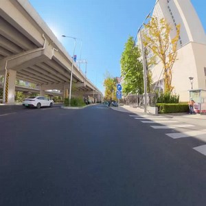 路上遇到俩小哥一句“细轮的好”应该会让所有瓜佬破防吧[苦涩][苦涩][苦涩]