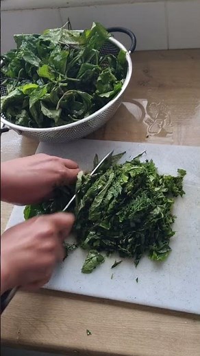 How to store leafy vegetables in the fridge | KEEP (ALL LEAFY VEGETABLES ) FRESH #shorts