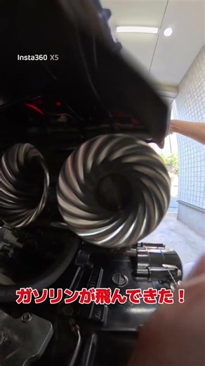 𝗲𝗱𝗼’𝘀 𝗴𝗮𝗿𝗮𝗴𝗲近すぎてガソリン飛んできた😂FCRの息吹。#gpz900r #fcr37 #吸気音 #バイクライフ #insta360x#吹き返し