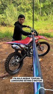 Pa haji akbar toufan langsung seting 2 motor 🏁 Kejurda Seri 1 West Java Championship 📍 Sirkuit Siliwangi Bandung 🕒 30 Mei - 1 Juni 2025 @arearacing @westjavachampionshipmxgtx @iwanhermawan_26 @dk_racing_team @vmx.id @dimas.satria24 @supersub.sc #arearacing #grasstrack #motocross #balapmotor | AREA RACING TV