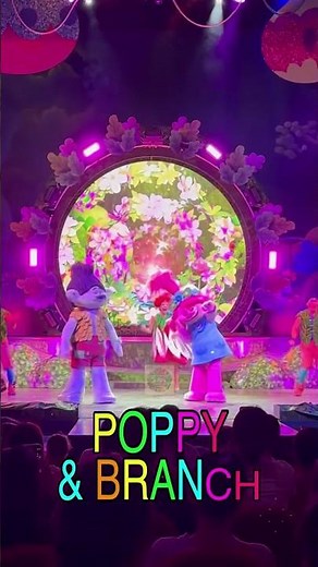 Poppy & Branch at Trolls Hug Time Jubillee #universalstudios #poppy #trolls #branch #kids #kidsvideo