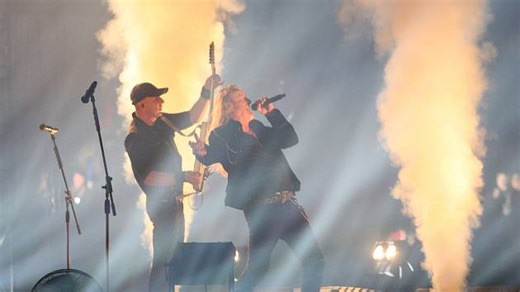 Podívejte se. Třinácté vyprodané vystoupení turné Kabátu ve Zlíně bavilo