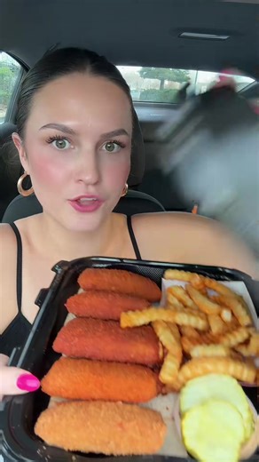 It’s lunchtime…you know the drill 🏃🏻 come try Dave’s Hot Mozz, available for a limited time only 🔥 @koffordphoebe