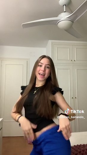 Chica Risada Bailando: Coreografías de Bailes para TikTok