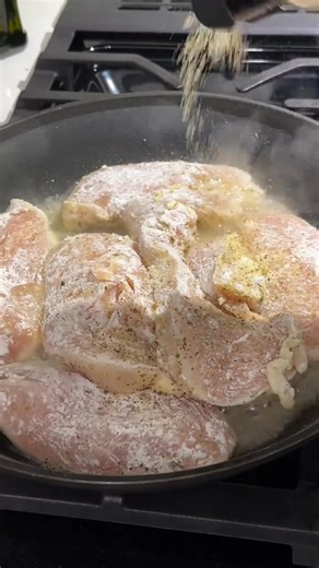 Viral Creamy Lemon Garlic Chicken #easymeals #easyrecipes #chicken #chickenrecipes #foodtok | Chicken Recipes | Facebook