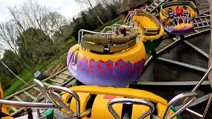 Anyone fancy a spin on Twistosaurus at Flamingo Land Resort? 🦖🦕 This fun little Zamperla Twister Coaster first opened at the park back in 2013 & since doing so has also played host to a Guinness World Record. Back in 2017 Jack Reynolds, a Chesterfield based adrenaline junkie became the oldest person in the world to ride a roller coaster at aged 105! Twistosaurus also makes up just one of many rides & attractions featured in the park's Dino Stone area. Take a spin for yourself now in today's on