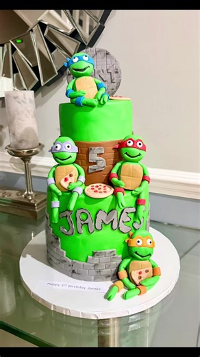Teenage mutant ninja turtles cake Special little boys birthday. I have made a cake each year for James and it was a pleasure to make this one ! Love it 🥰 #teenagemutantninjaturtlescake #cakeart #cakedesign