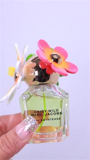 22 comments | @marcjacobsfragrances  퐃퐀퐈퐒퐘 퐖퐈퐋퐃 퐌퐀퐑퐂 퐉퐀퐂퐎퐁퐒 퐄퐀퐔 퐒퐎...
