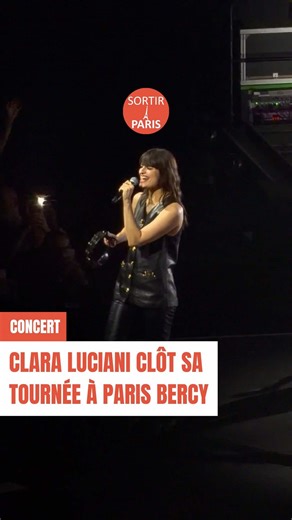 Clara Luciani clôt sa Tournée Mon Sang en beauté avec deux soirs à Bercy ! Frange impeccable, big smile et énergie solaire, l’Arena est devenue sa maison de cœur. Du larmoyant au peps, elle a enchaîné les titres de son dernier album « Mon Sang » (2024), sans oublier les tubes qui font lever les foules : « La grenade », « Le reste », « Respire encore ». En bonus : deux duos surprises, l’un avec Sam Sauvage, sa première partie, et l’autre inédit avec Pierre de Maere. Friendly et taquine, avec un e