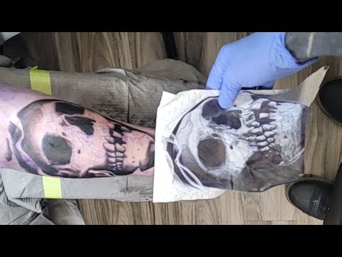 Artist Decker is making a skull tattoo live!