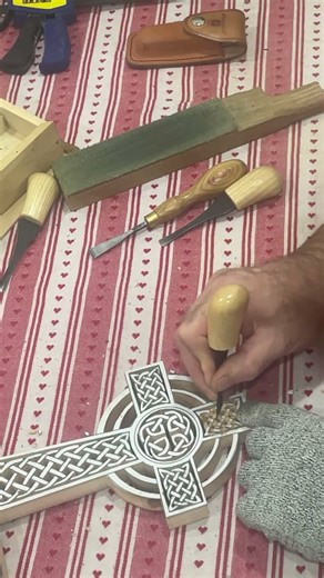 County Cross carving #woodscraft #woodsculpture #wood #woodart #diy ￼