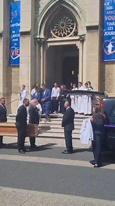 ⚽🕊️ Fin de la cérémonie à Fontaines-sur-Saône pour les obsèques de Bernard Lacombe ⛪ | Radio SCOOP Lyon