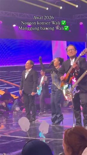 WAODE on Instagram: "Waode Wa nya apa ? Waliiiiiiiiii Thanks for sharing the stage @bandwaliofficial for New Year's 2026 @indosiar 🫶🏻🥳 video by @aslamahs94 photo by @goripriprip"