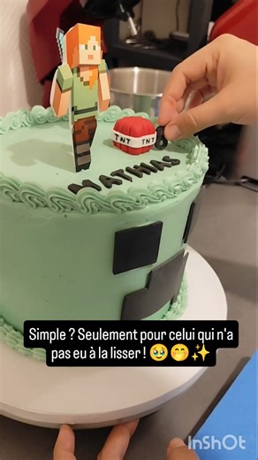 Maman Gâteau | Cake Design Pully on Instagram: "Une commande Minecraft qui part rejoindre sa fête! 🤗#mamangateau #vaudsuisse🇨🇭 #cakedesign #gateauanniversaire #pully"