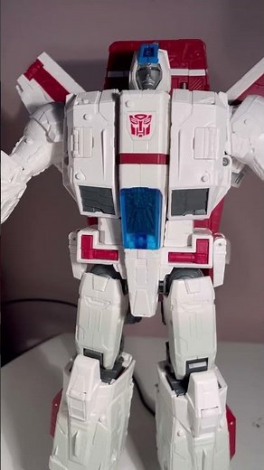 Transformers Generations War for Cybertron Commander WFC-S28 Jetfire Action Figure review! SkyFire!