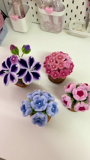 Chenille flowerpot Come with exclusive gift box, fairy light, high temperature resistance adhesive double sided tape. Suitable for table and car decoration #madewithfariha #bungakawatbulu #bungakawatbulushahalam #bungakawatbuluselangor #bungakawatbulumalaysia #chenilleflower #chenilleflowermalaysia #pipecleaners #pipecleanerflowers #fuzzywireflowers #surprisedeliveryshahalam #fypシ #foryoupage