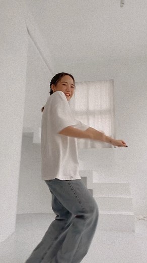 Dena (Dee-nah) on Instagram: "You’re myyy chemical hype boi take 1081 😗(ok I know I’m so late but) 一直很害怕po這個但是經紀人叫我po🥹 身上的衣服是之前愛don’t lie 跟 @yve_tw 的合作唷！現在還有現貨！ #hypeboy #hypeboychallenge #hypeboydance"