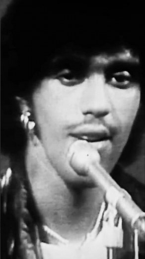 Thin Lizzy - The Boys Are Back In Town (1976)🎸🔥 #thinlizzy #theboysarebackintown #70srock