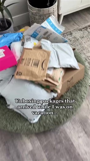 One of my fave leggings brands and a great deal on this 4 pack tank! Comment A02 for links! | The Miranda Parker Project