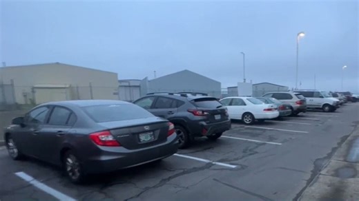 Eugene Airport parking is full; officials ask travelers to find alternative transportation