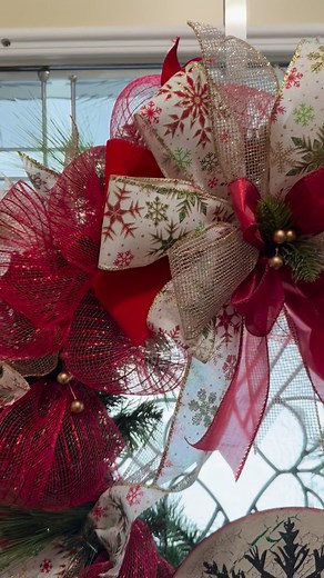 When the snow’s falling, it’s the perfect time to make a snowflake wreath and add a little sparkle to the day! #wreathmaking #wreaths | Farmers Road Crafts and Home Decor | Facebook