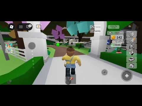 Playing the easter update on roblox in brookhaven 