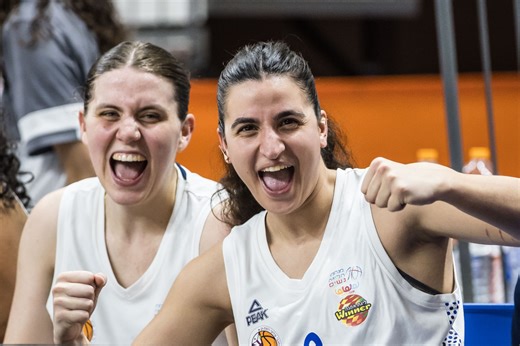 ‎ספסל - הבית של הכדורסל הישראלי‎ | ‎חצי הגמר השני היה פחות שקול מקודמו, והסתיים ללא הפתעות. ר"ג שמוליכה בגאווה את הליגה עשתה את שלה והעפילה לגמר השני שלה העונה, עם 68:97 מול...‎ | Instagram