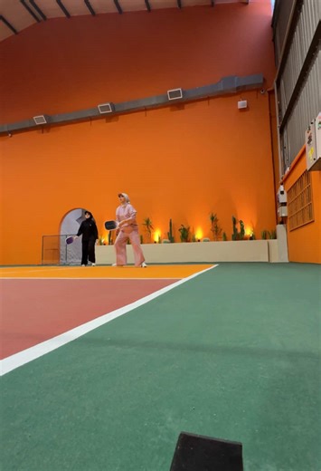 Besttt gilaaa ah main pickleball ni! Siapa dah start mainmn? Joomm ajar mahh main natang ni. Best nak mampuihhh 🤣 #lyndarahim #pickleball