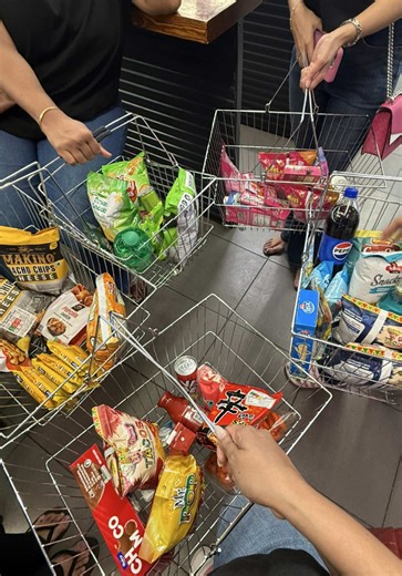 Color-Themed Movie Night: A Fun Girls' Sleepover