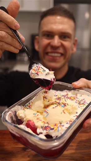 Matt West | ONLINE FITNESS COACH on Instagram: "The best after-dinner dessert 🥳 Managed to make a dessert without cottage cheese 👑 These recipes are the ones you save and actually make! Easy, practical and delicious. Perfect if you’re eating in a calorie deficit to lose fat, as you get so much volume for so few calories. 👨‍🍳 Ingredients: ✅ 1 sachet sugar-free jelly ✅ 160g Vanilla YoPro ✅ 100g Peter’s Vanilla No Added Sugar Ice Cream ✅ 3g sprinkles Calories: 250 Protein: 25g Carbohydrates: 17