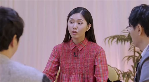 Mimi has gone viral for her insightful questions regarding the topic of Artificial Intelligence. #OHMYGIRL🐻: Why did humans make such a thing?: Did they not expect that AI will get this smart?: Do we need to be smarter to live in a more advanced world with AI?: What if someone, like a thief, breaks intoone of the AI data centers? Does that mean it is over for us?: What if humans fall further and further behind?: Do you think the world will become colder and more ruthless?: When AI surpasses hum