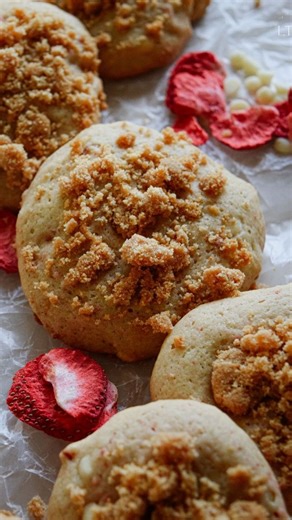 🍓 These Strawberry Shortcake Cookies 🍓 feature a soft, cake‑like cookie base with crushed freeze‑dried strawberries and mini white chocolate chips whisked into each fold, then topped with a buttery vanilla wafer crumble. **Comment 'SEND RECIPE' to have it sent to your DMs or follow link in bio ⬆️ https://livingthegourmet.com/2026/01/strawberry-shortcake-cookies.html #strawberrycookies #strawberryshortcake #strawberries #LTGfood #fyp #foodblogfeed #thebakefeed #cookies | Living the Gourmet
