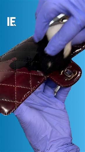This Chanel purse gains a new life with a quick and careful dye job. 📹: vincesvillagecobbler / IG | Interesting Engineering