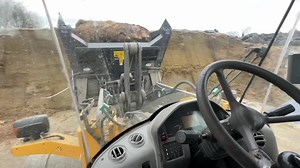 The new Trioliet shear bucket in action here today. Takes a bit of getting use to, but it can grab some load of silage ! #Volvo #Keenan #johndeere #farming #silage #ireland | cows.ie - David Clarke Livestock