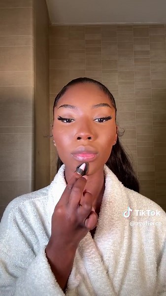 Laura Mercier Loose Setting Powder vs Ultra Blur: Is There a Difference?