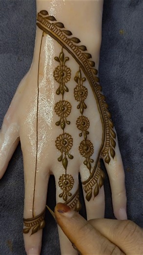 beautiful stylish simple back hand mehendi design #viralvideo #shortvideo