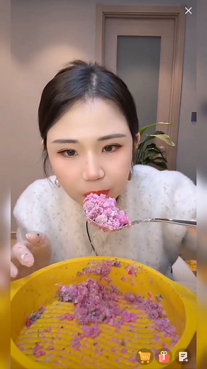 3.7K views · 208 reactions | Mukbang Review Love icebites ❄️流流 #freezerfrost #frost #freezer #softice #whiteice #icebites | Mukbang Review | Facebook