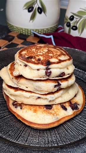 The fluffiest toddler approved chocolate chip muffins pancakes that’s perfect for a weekend breakfast for the whole family. INGREDIENTS: 1 cup all purpose flour 1 tsp baking powder ¼ tsp baking soda 1 tsp sugar A pinch of salt 1 egg ¾ cup buttermilk* 1 tbsp neutral oil A drop of vanilla extract or vanilla paste 1/4 cup semi-sweet chocolate chips INSTRUCTIONS - In one bowl, whisk together the dry ingredients. - In another, mix the wet ingredients until smooth. - Pour the wet into the dry and stir