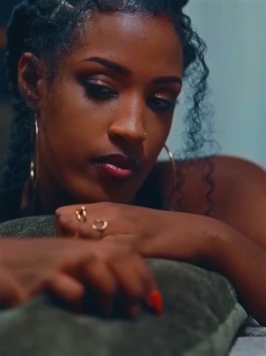 East African love songs always come with feelings and complications. 🇹🇿🇧🇮🔥 Artist: @ibraah_tz Featuring: @bface257, M-Verse Song: Connection #afrolinkzmusic #Ibraah #BFace257 #Connection #eastafricanmusic