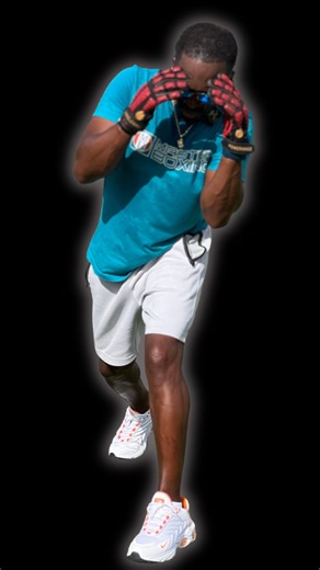 You’re getting hit too much and this is why? Do these drills to improve your defense!!!! To see this full tutorial, inquire about the school of boxing week 1. Type [SKILLS] if you wanna learn everything you need to know in Boxing. Members get these tutorials. Work time!! . #boxingtraining #boxingcoach #boxinglife | Master Boxing