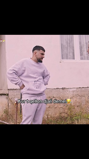 Mes dy Dashnive - Elvisi im Makolli në ritëm të ri