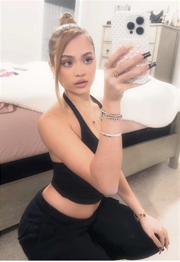 Vanessa Anne (@_vanessaanne)’s video of vanessa face card