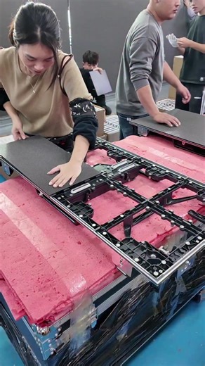 Maxtop LED Display on Instagram: "AC‑100 Series Type B — Outdoor P3.91 curved LED panel. ✅Arc splicing with ±10° curvature tolerance ✅Climbable design for safe on‑rig access ✅Quick‑lock installation ✅Efficient thermal design ✅Precision build, long‑term durability Curves, speed, and strength—made for outdoor tours and events. #P391 #OutdoorLEDScreen #RentalLEDDisplay #CurvedLEDScreen #ArcSplicing #LEDScreenFactory #maxtopled #AC100"