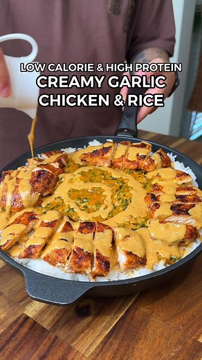 Healthy Low Calorie & High Protein Creamy Garlic Chicken & Rice! 🍗🍚 Ingredients: 600g Thinly Cut Chicken Breast 1 Tsp Olive Oil Smoked Paprika, Garlic Powder & Salt Sauce: 300ml Fat Free Evaporated Milk (Carnation Light & Creamy) 35g Freshly Grated Parmesan Cheese 1 Tsp Oregano, 1 Tsp Garlic Powder & 1/2 Tsp Black Pepper 10g Light Butter (Nuttelex Light) 4 Diced Garlic Cloves 150ml Chicken Stock 90g Light Cream Cheese 1 Tsp Smoked Paprika 2 Tsp Chicken Stock Powder (Vegeta - Low Sodium) Choppe