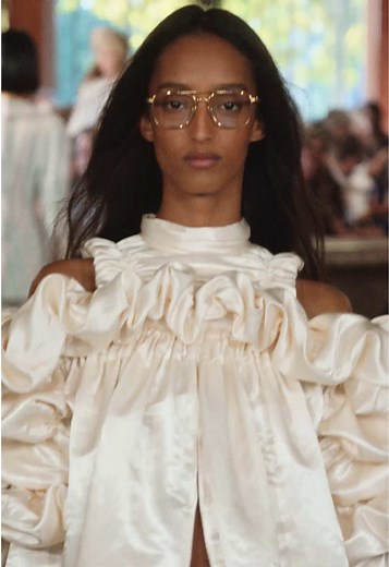 Louis Vuitton展现独特风格：Nicolas Ghesquière的创作旅程